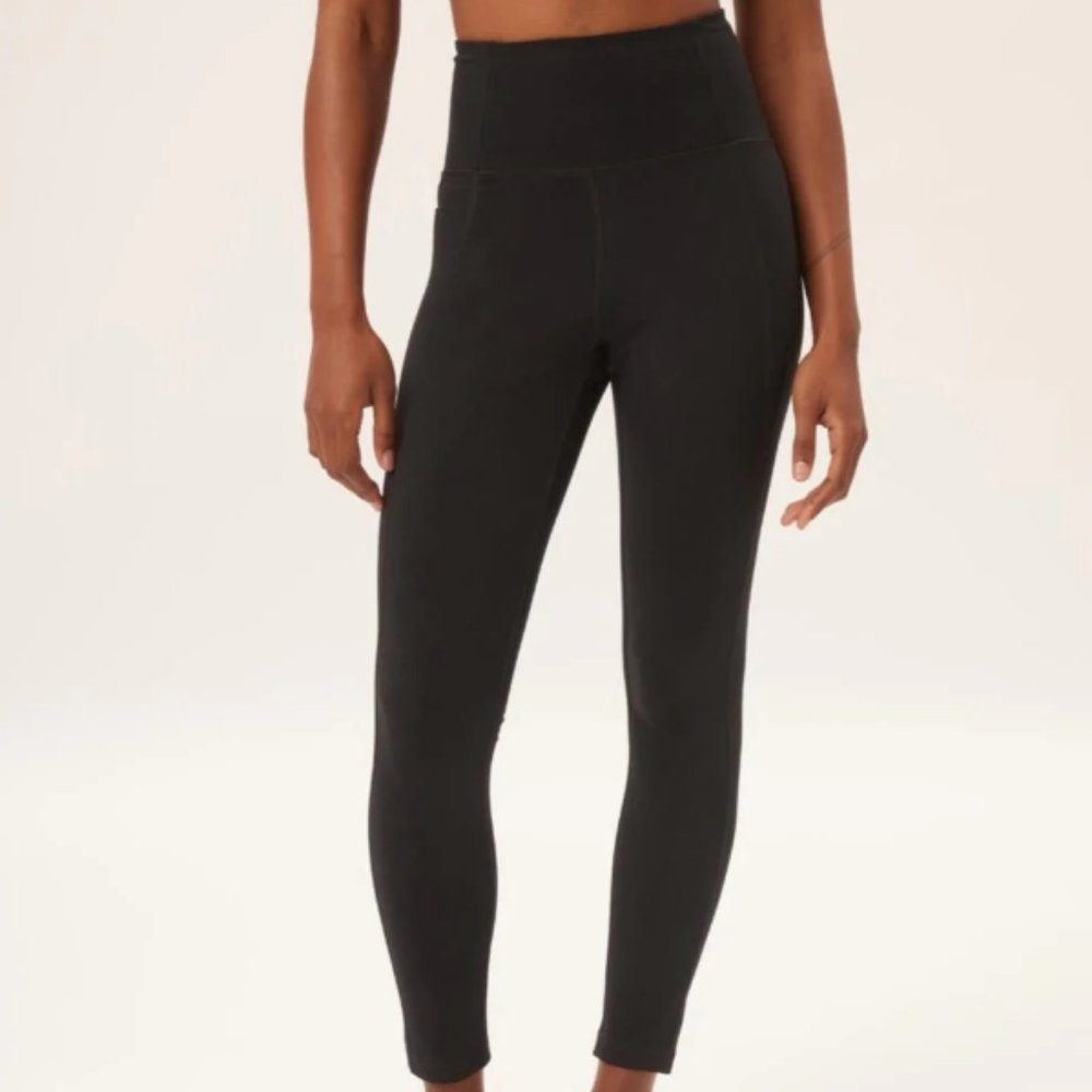 Girlfriend Collective High-Rise Compressive 7/8 Leggings in Black